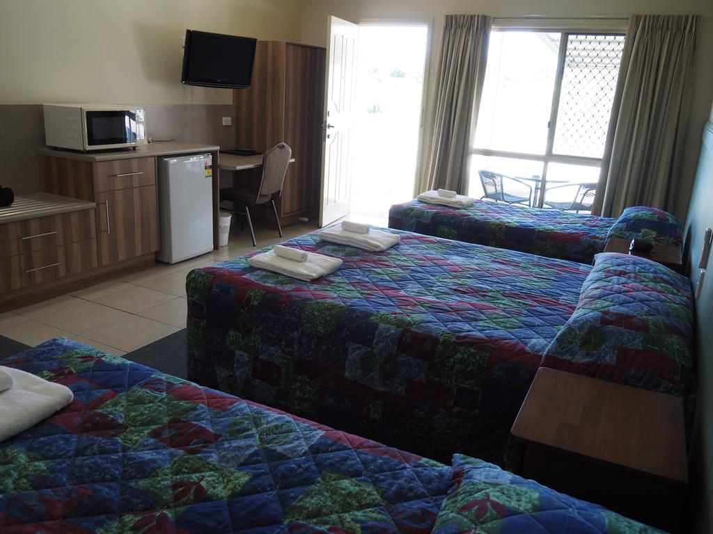 Pittsworth Motor Inn Екстер'єр фото
