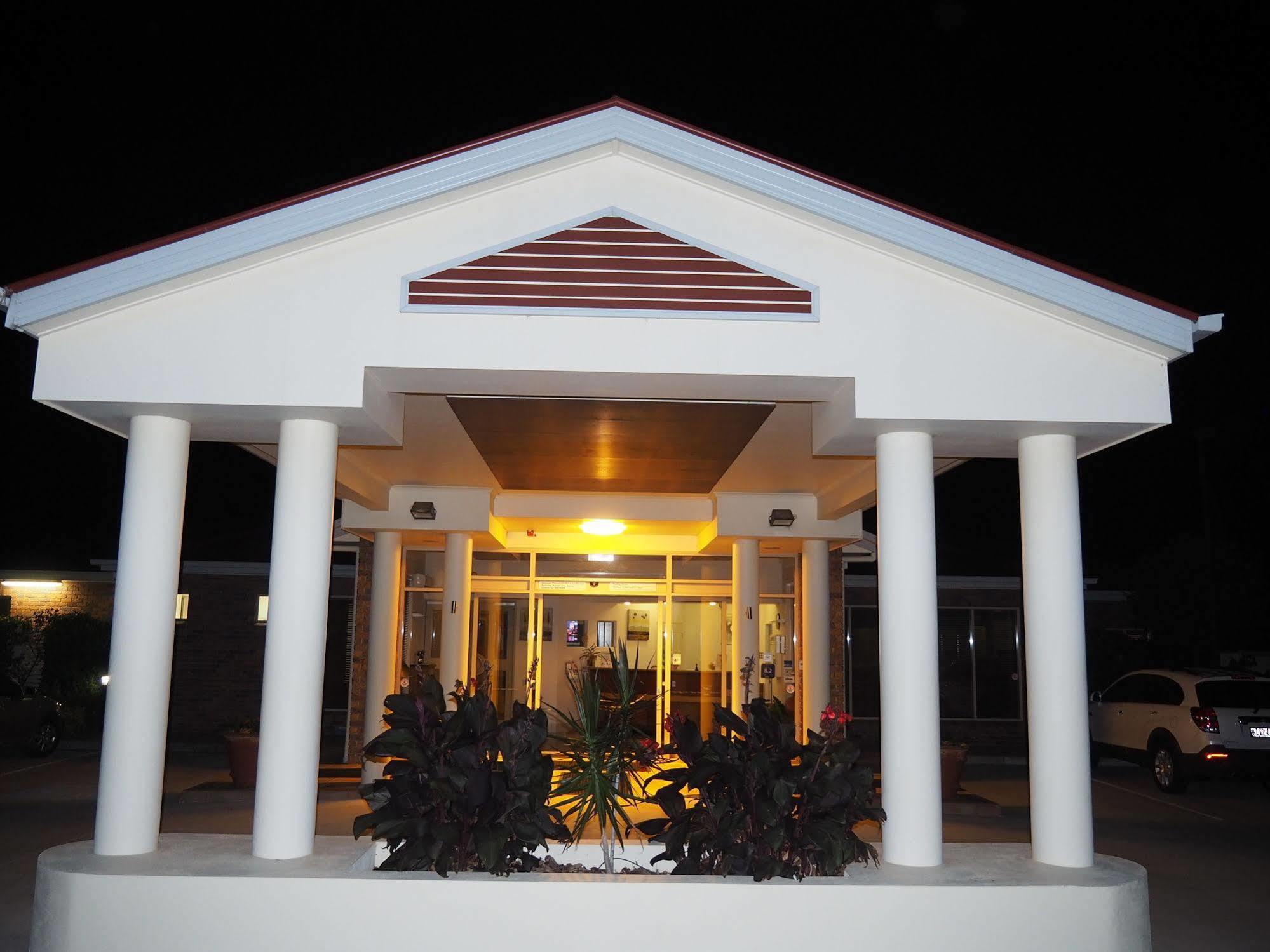 Pittsworth Motor Inn Екстер'єр фото