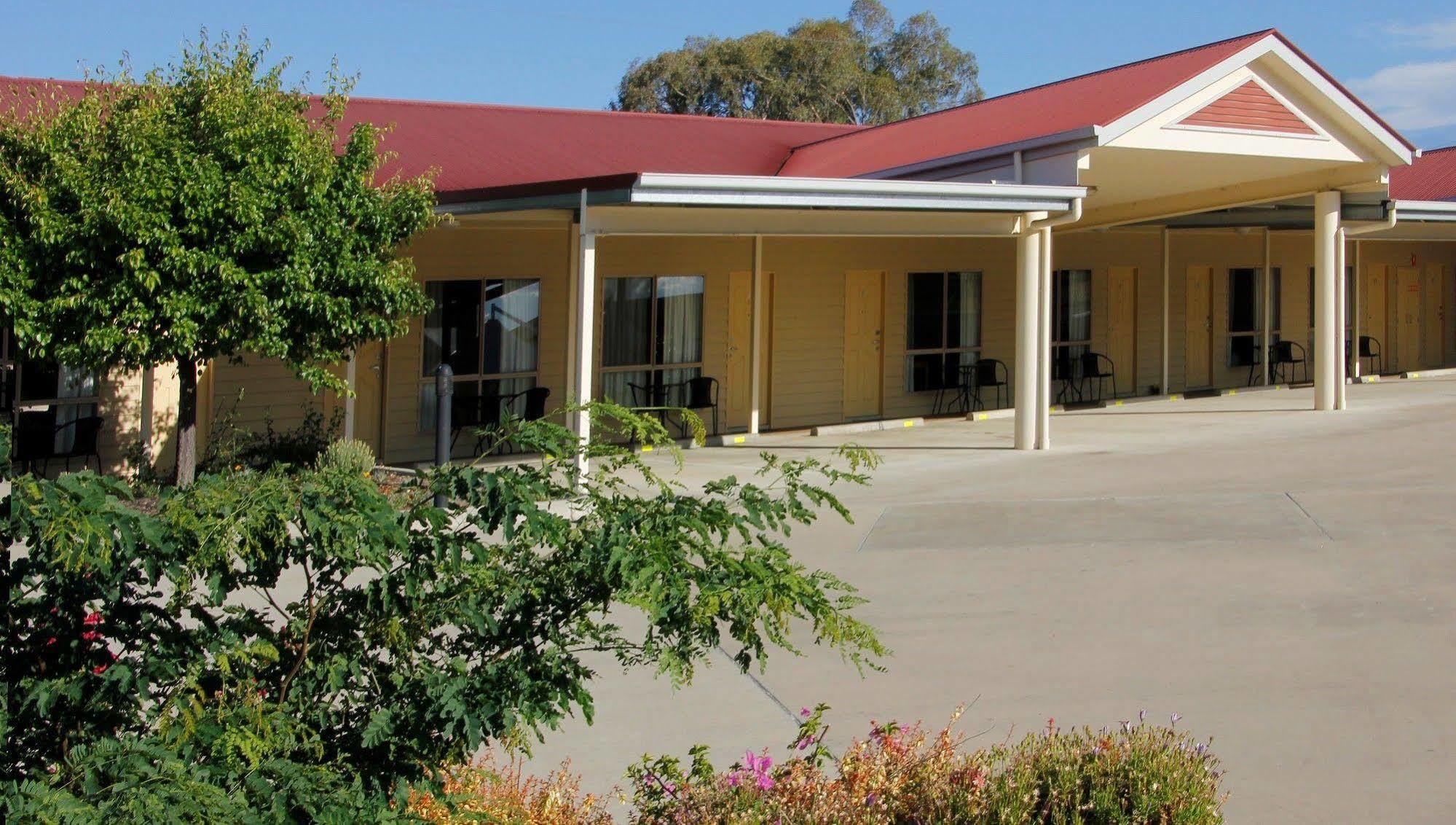 Pittsworth Motor Inn Екстер'єр фото