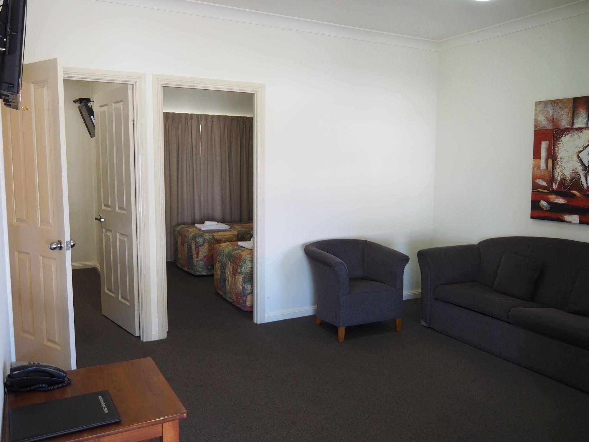 Pittsworth Motor Inn Екстер'єр фото