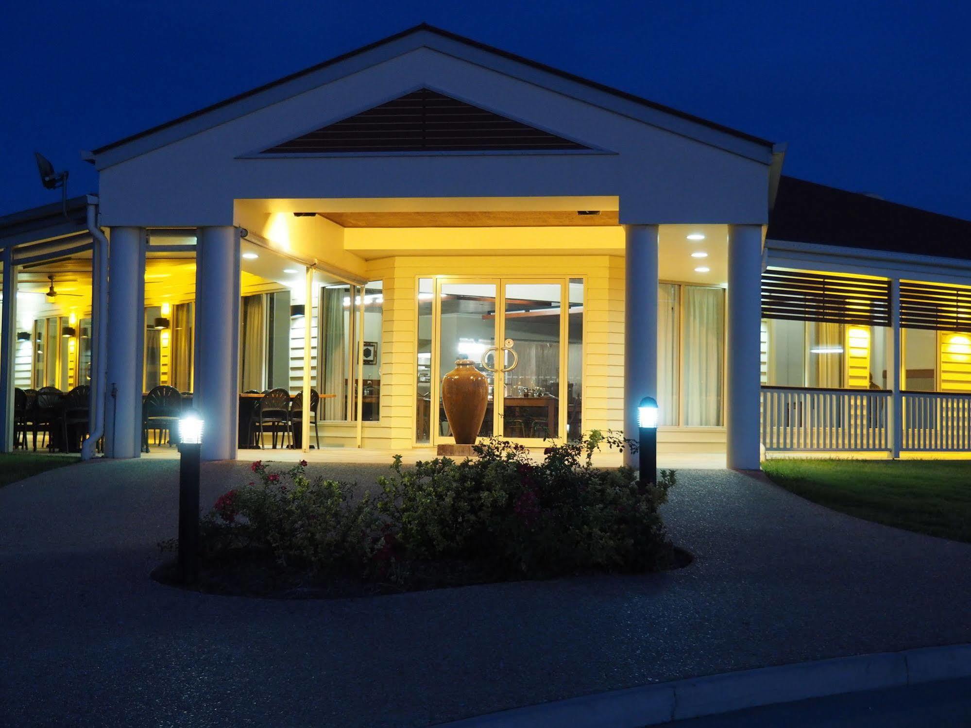 Pittsworth Motor Inn Екстер'єр фото