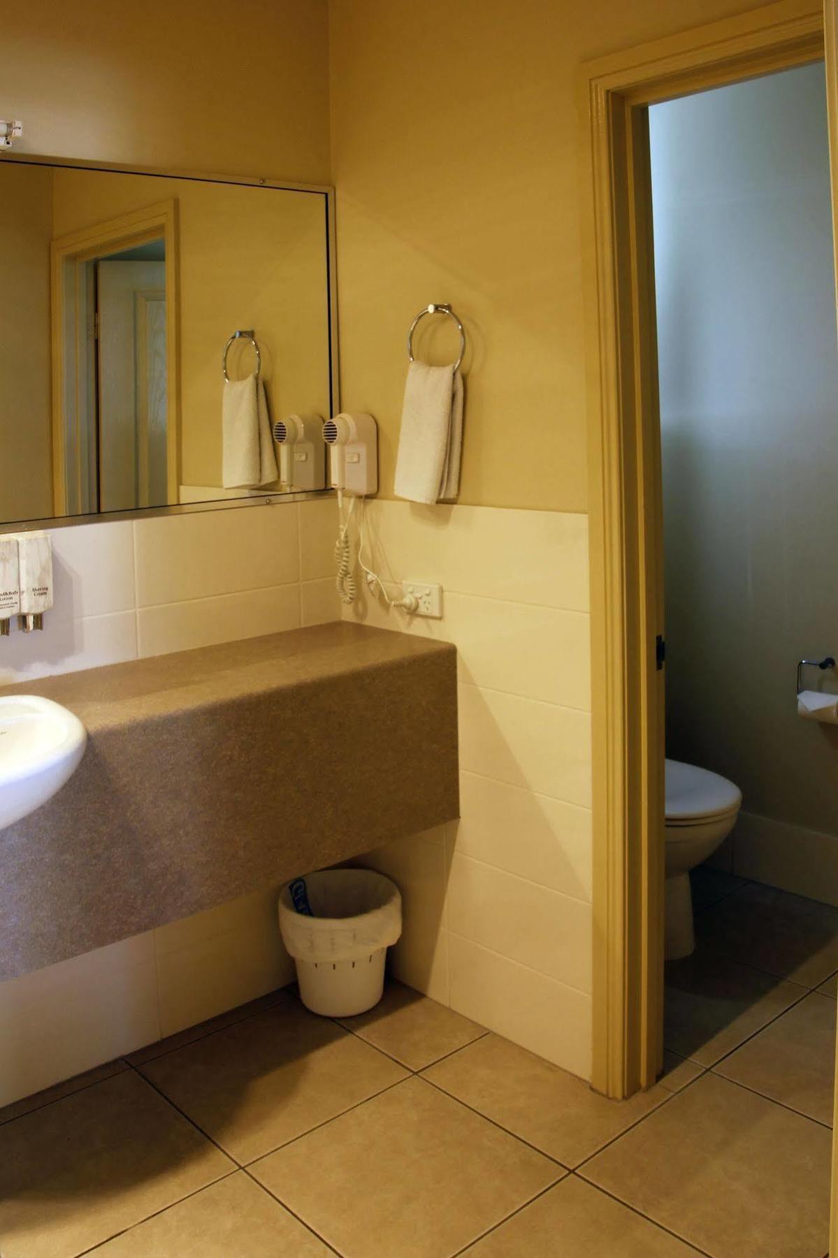 Pittsworth Motor Inn Екстер'єр фото