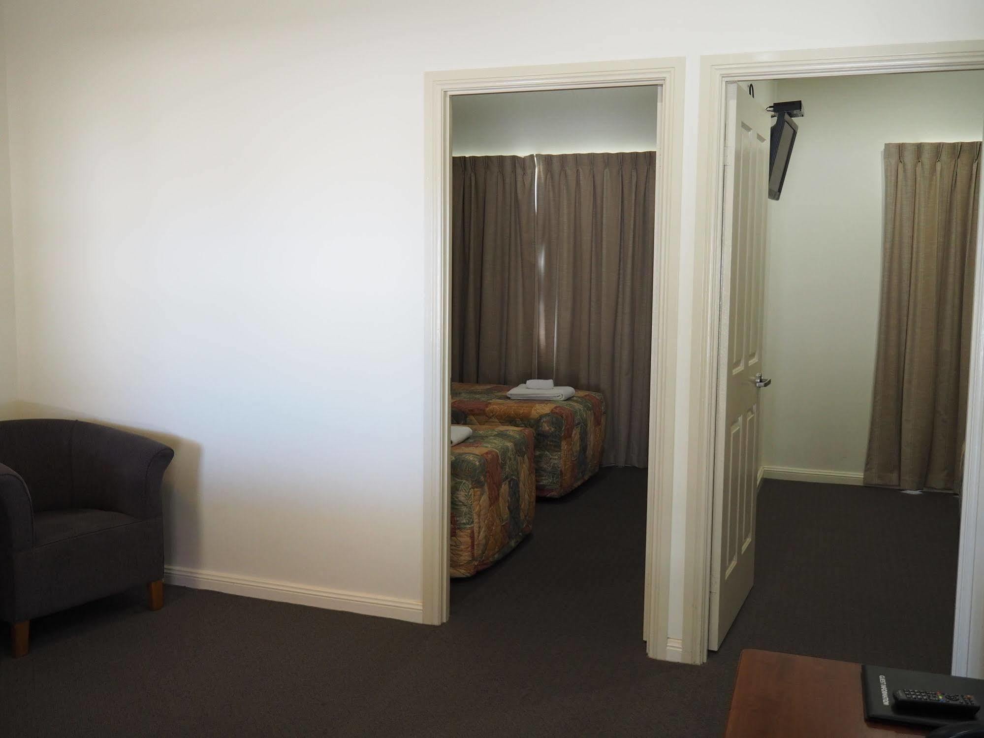 Pittsworth Motor Inn Екстер'єр фото