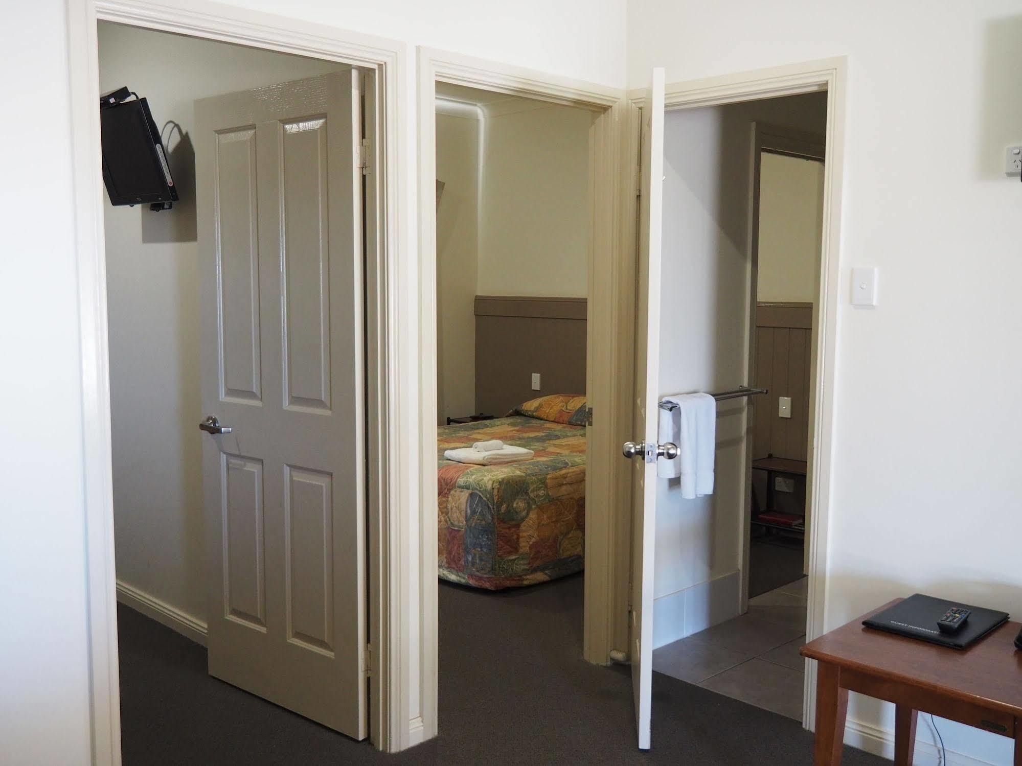 Pittsworth Motor Inn Екстер'єр фото