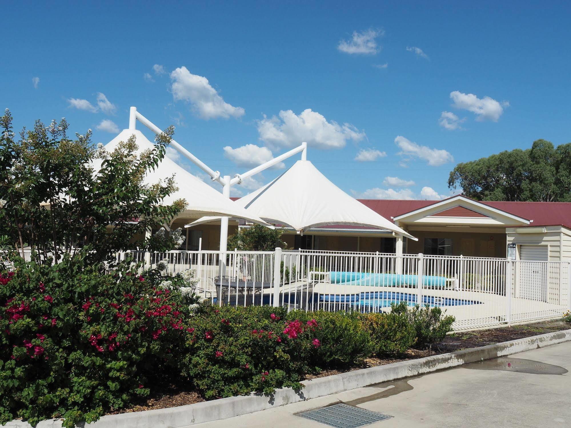Pittsworth Motor Inn Екстер'єр фото