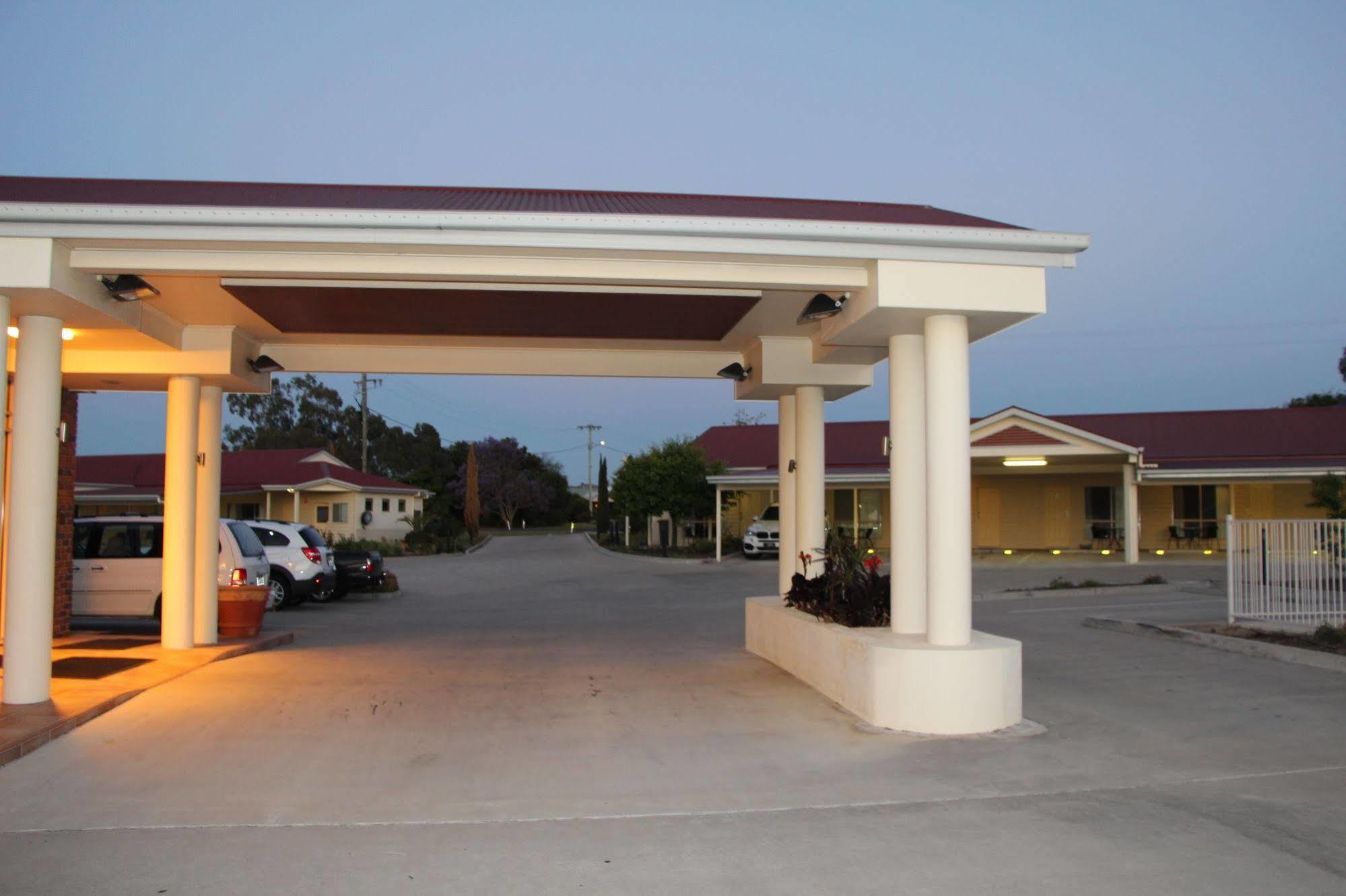 Pittsworth Motor Inn Екстер'єр фото