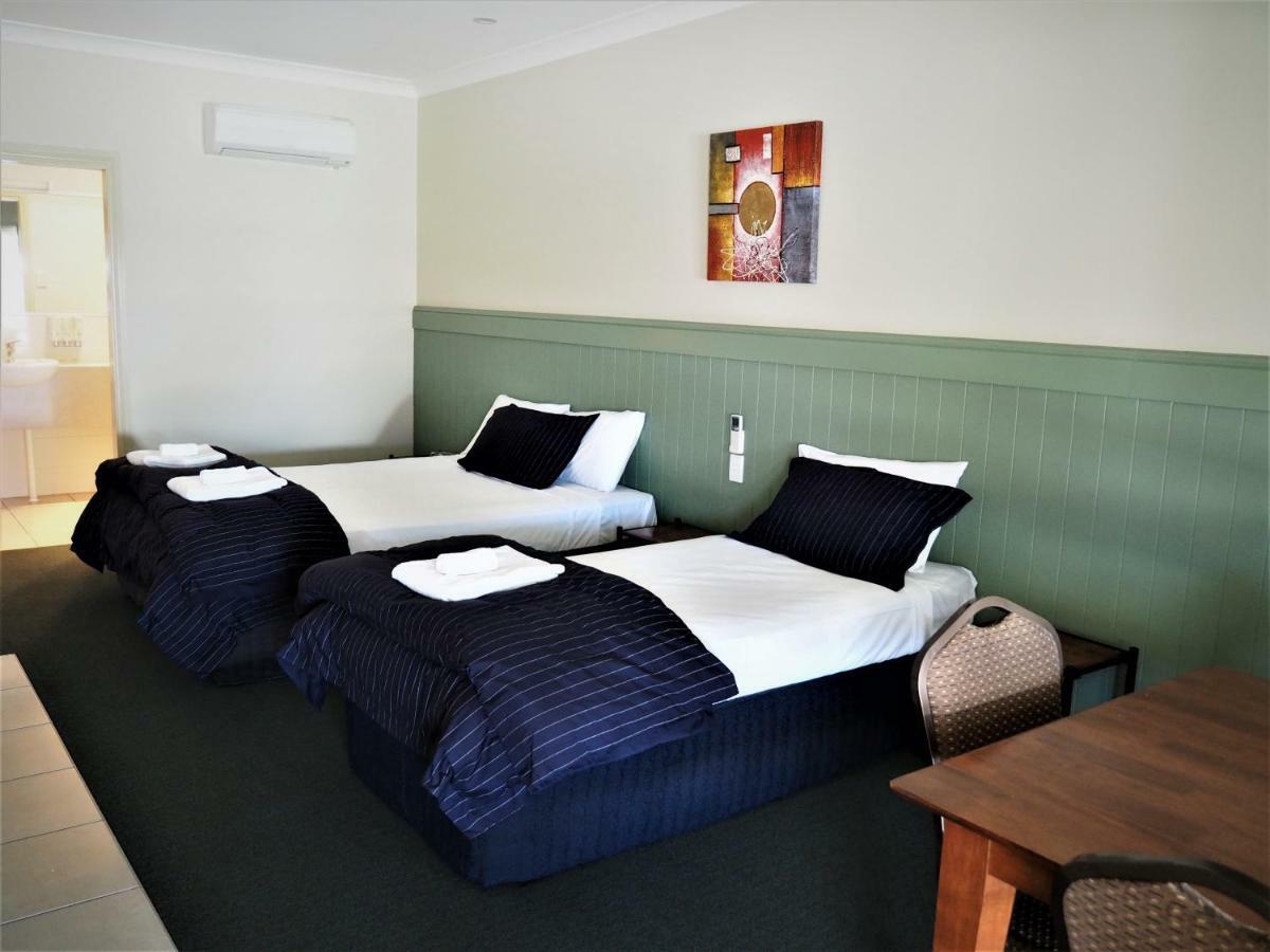 Pittsworth Motor Inn Екстер'єр фото