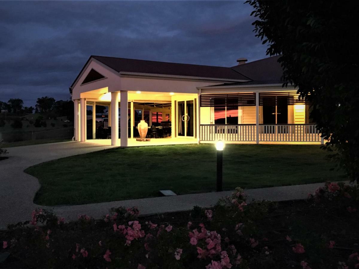 Pittsworth Motor Inn Екстер'єр фото