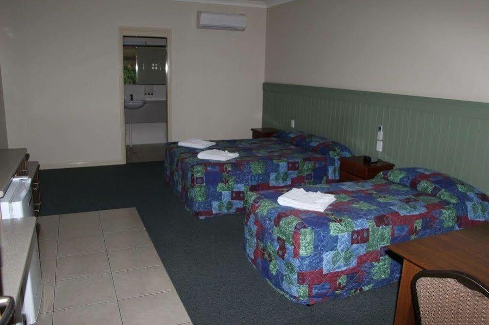 Pittsworth Motor Inn Екстер'єр фото