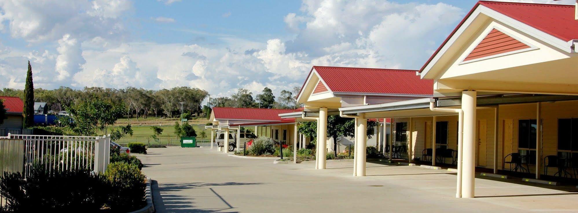 Pittsworth Motor Inn Екстер'єр фото