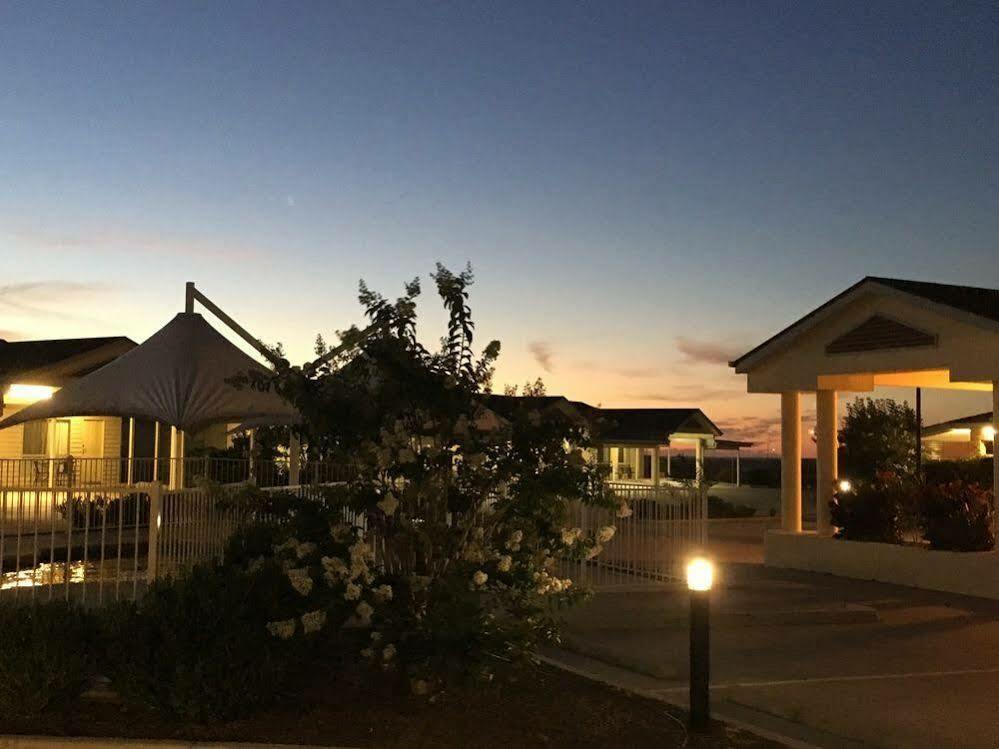 Pittsworth Motor Inn Екстер'єр фото